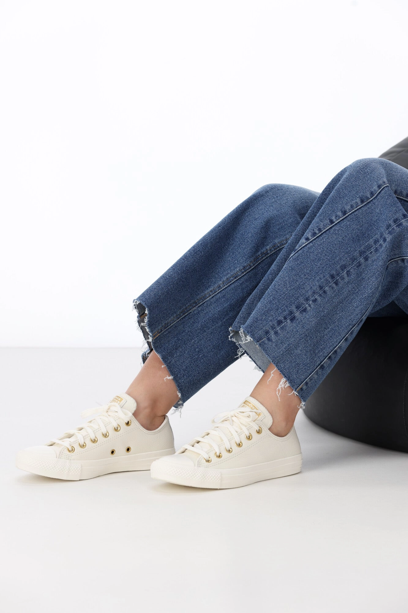 Converse Womens Chuck Taylor All Star Gold Mono Leather Low Top Egret