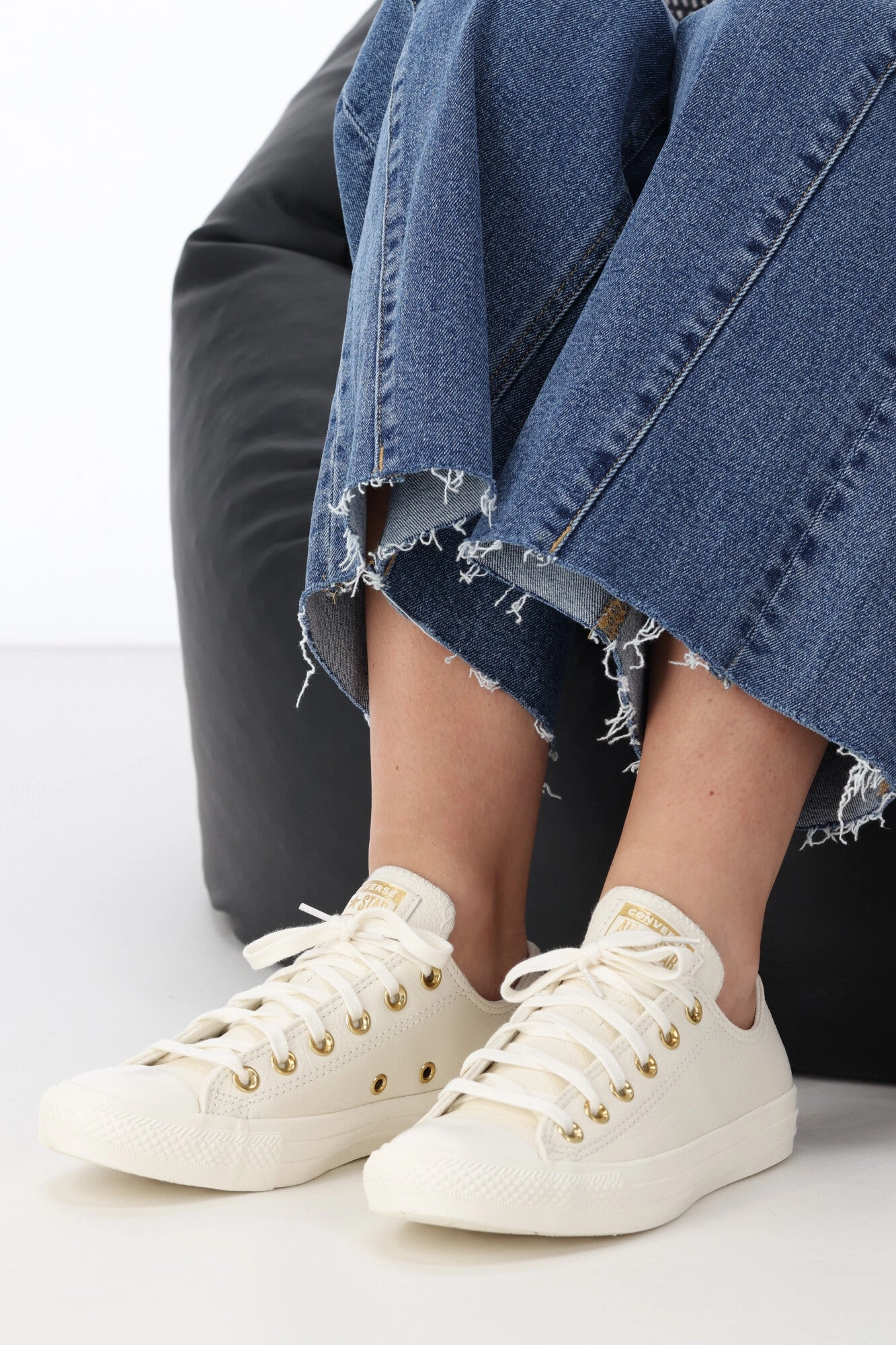 Converse Womens Chuck Taylor All Star Gold Mono Leather Low Top Egret