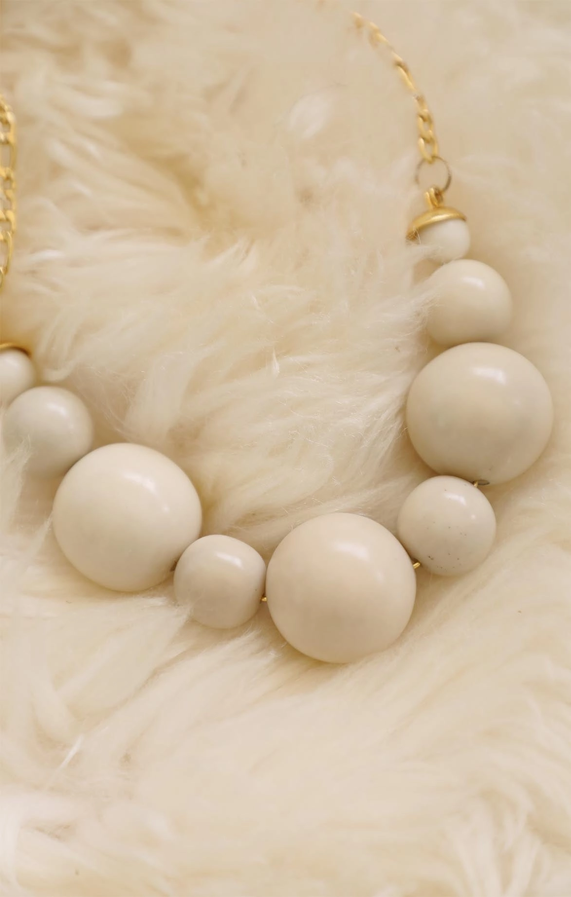 Leda Necklace White