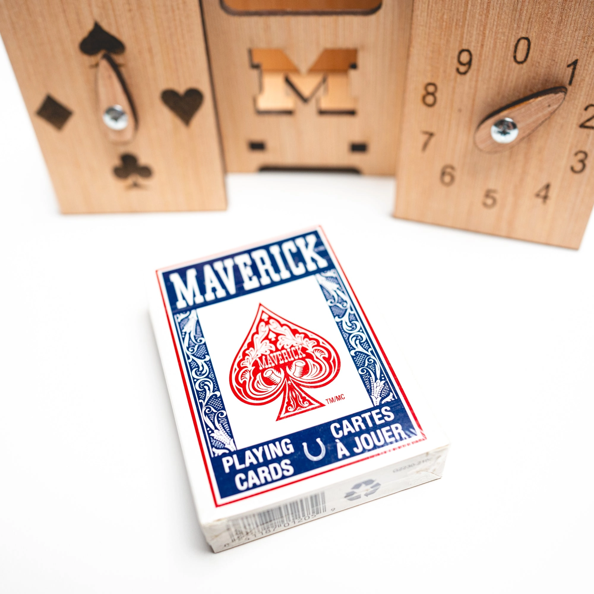 UofM - BLOCK M EUCHRE PLAYING CARD HOLDER WITH CARDS
